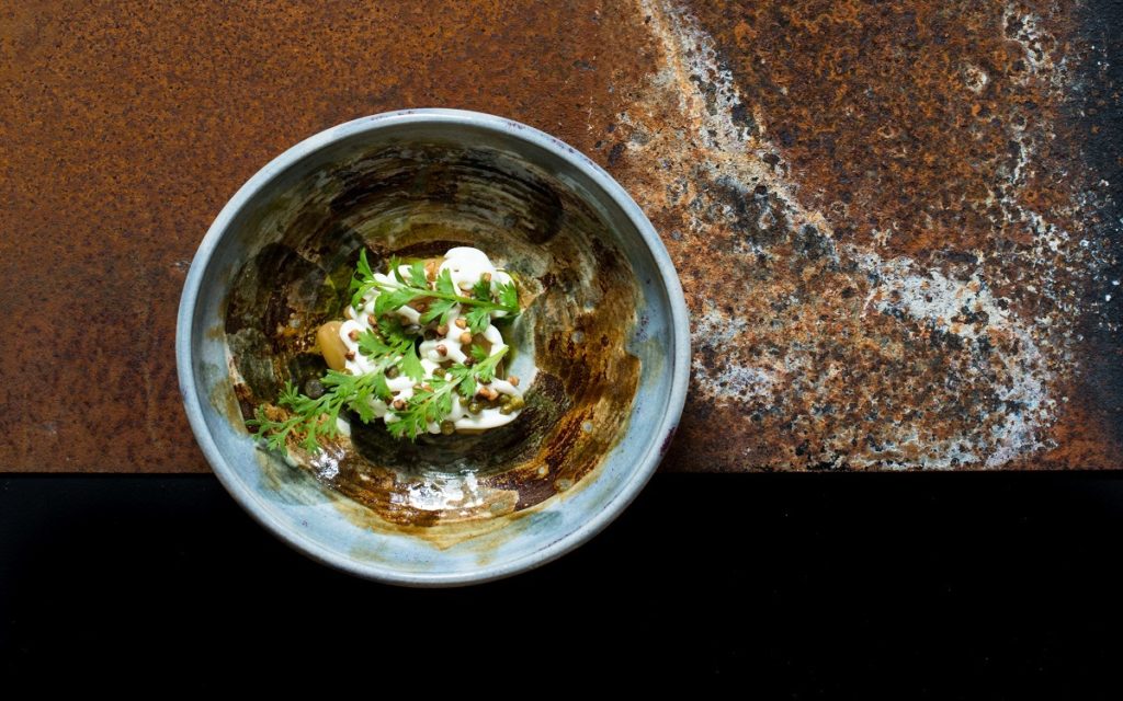 Bowl with wood minerals